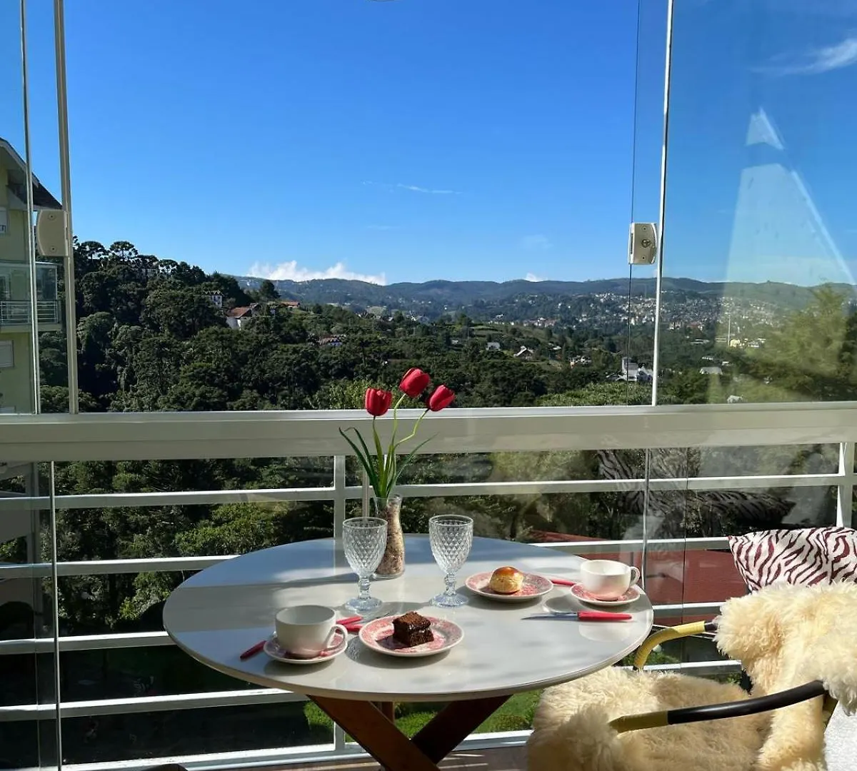 Apartamento Duplex Com Linda Vista! Campos do Jordão Apartmán